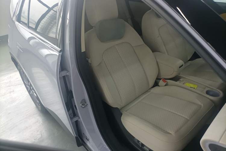 Used firefly 2025 Illuminated Edition Right Front Seat