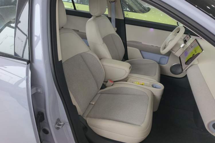 Used firefly 2025 Free Edition Right Front Seat
