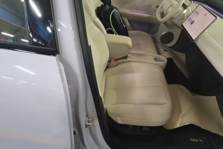 Used firefly 2025 Illuminated Edition Right Front Seat