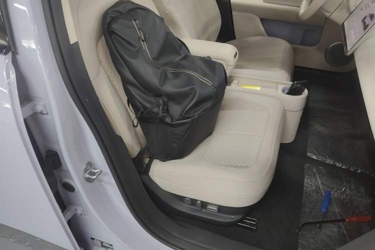 Used firefly 2025 Illuminated Edition Right Front Seat