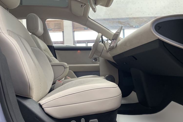 Used firefly 2025 Illuminated Edition Right Front Seat