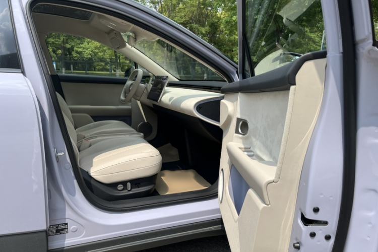 Used firefly 2025 Illuminated Edition Right Front Seat