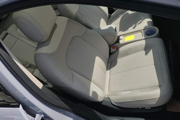 Used firefly 2025 Illuminated Edition Right Front Seat