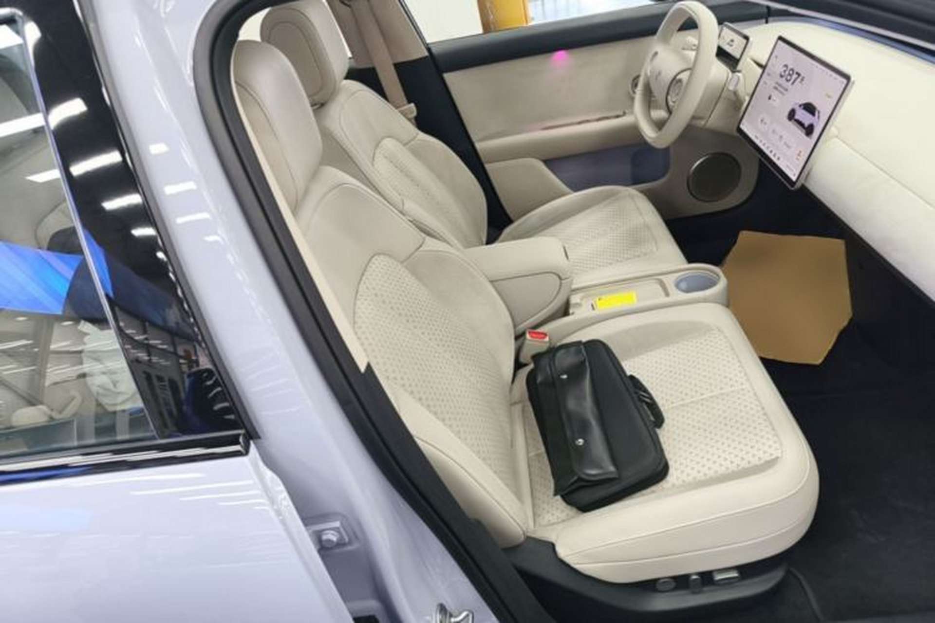Used firefly 2025 Illuminated Edition Right Front Seat