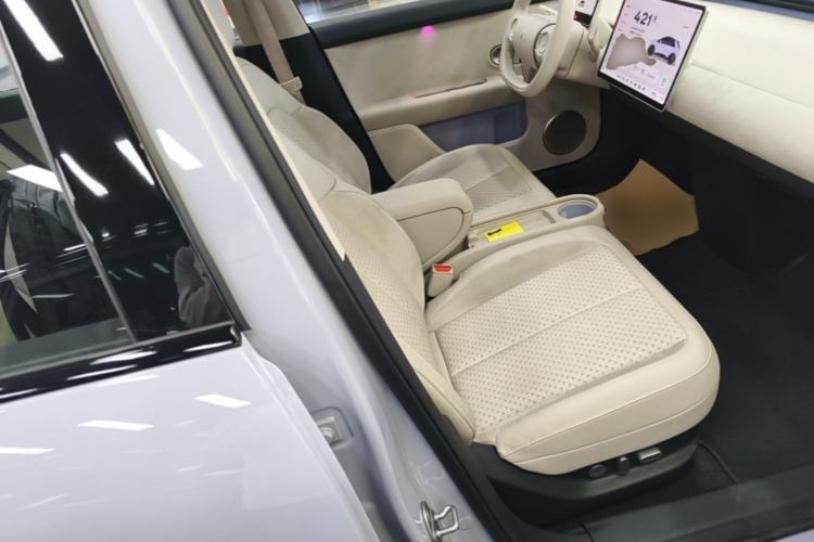 Used firefly 2025 Illuminated Edition Right Front Seat