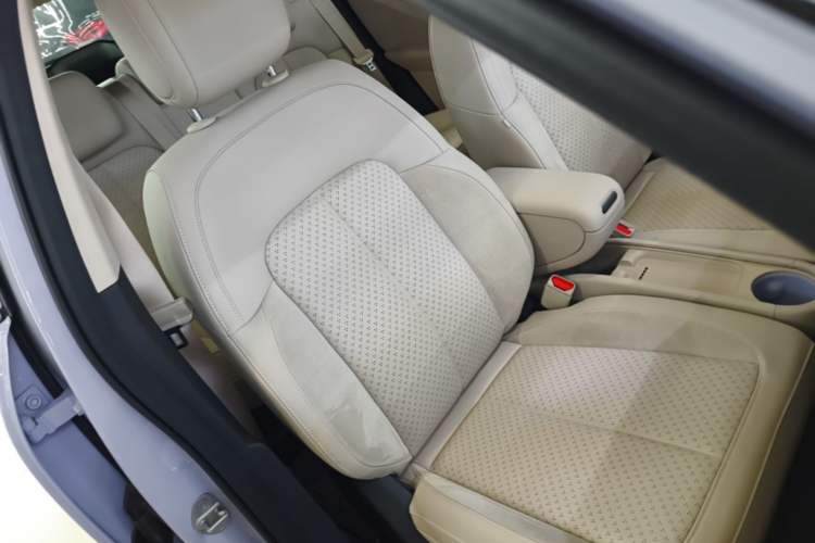 Used firefly 2025 Illuminated Edition Right Front Seat