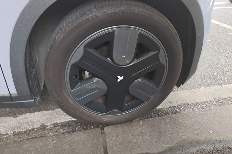 Used firefly 2025 Free Edition Right Front Wheel Hub