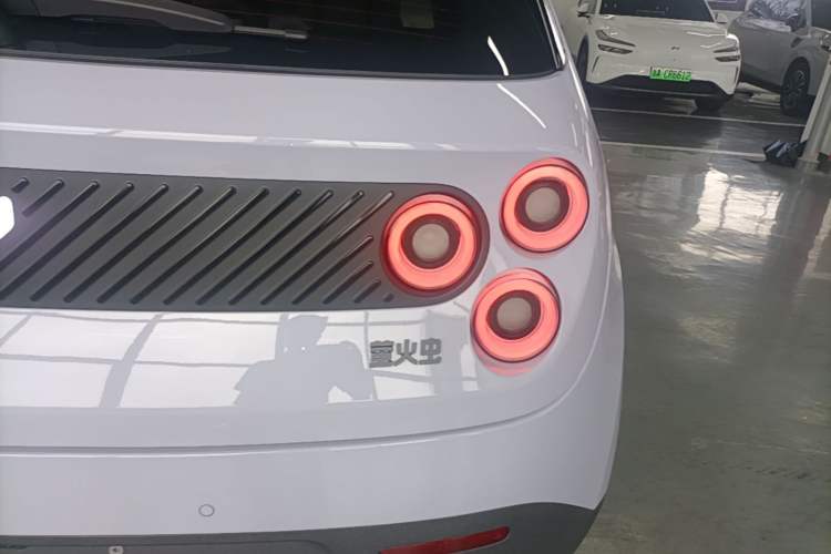 Used firefly 2025 Illuminated Edition Right Rear Taillight