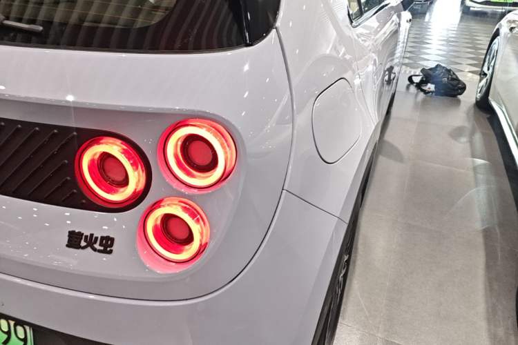 Used firefly 2025 Illuminated Edition Right Rear Taillight