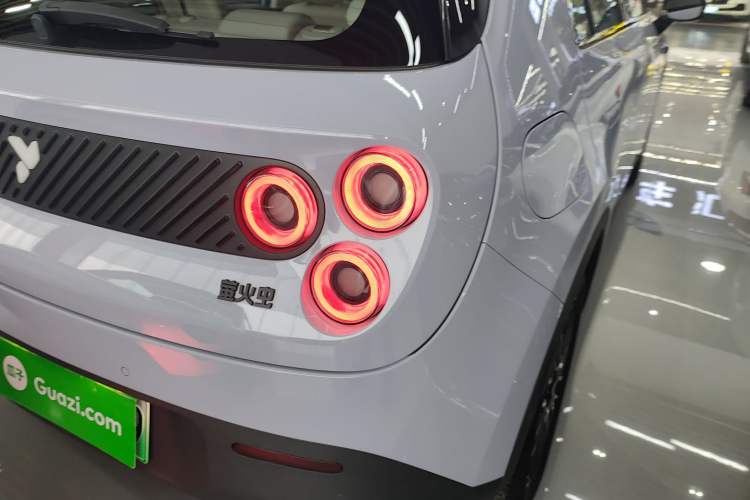 Used firefly 2025 Illuminated Edition Right Rear Taillight