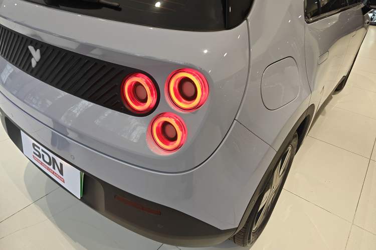 Used firefly 2025 Illuminated Edition Right Rear Taillight