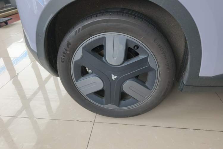 Used firefly 2025 Free Edition Right Rear Wheel Hub