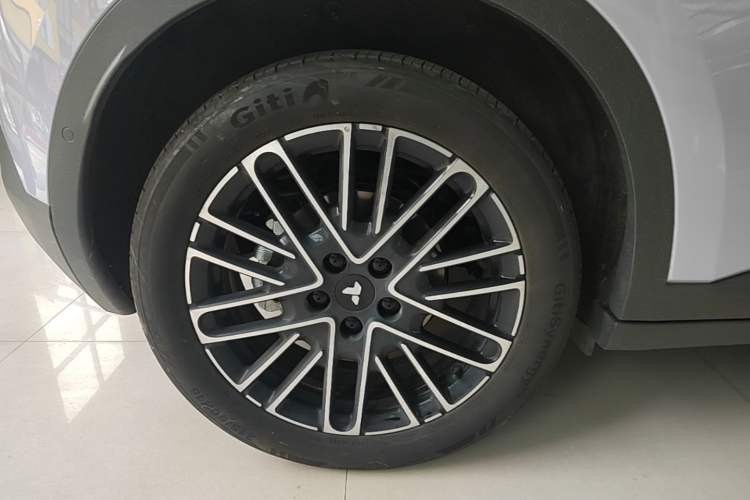 Used firefly 2025 Illuminated Edition Right Rear Wheel Hub