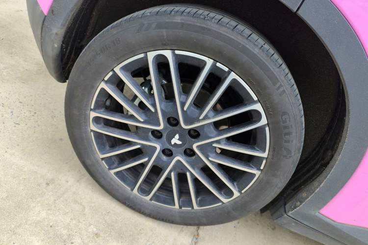 Used firefly 2025 Illuminated Edition Right Rear Wheel Hub