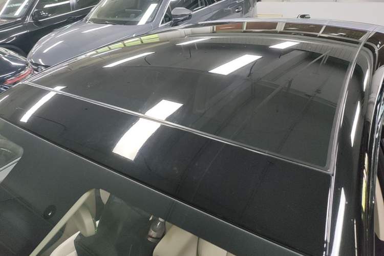 Used firefly 2025 Illuminated Edition Roof