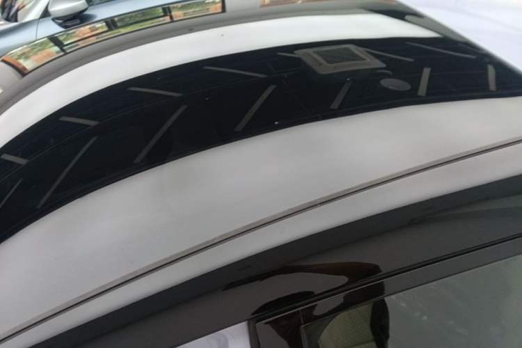 Used firefly 2025 Illuminated Edition Roof