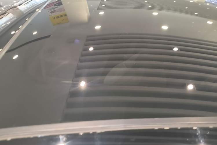 Used firefly 2025 Illuminated Edition Roof