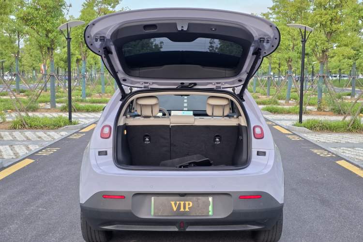 Used firefly 2025 Illuminated Edition Trunk
