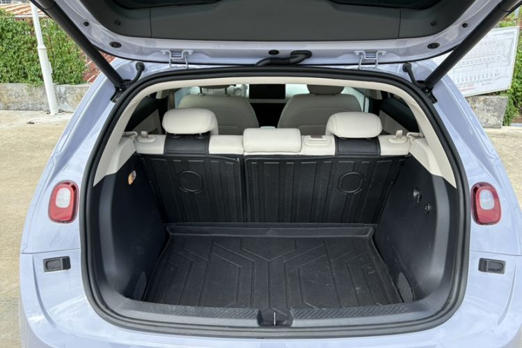 Used firefly 2025 Illuminated Edition Trunk