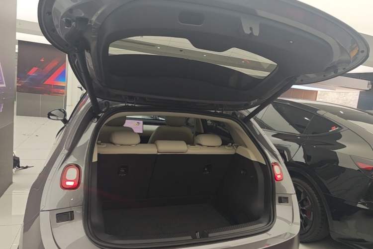 Used firefly 2025 Illuminated Edition Trunk