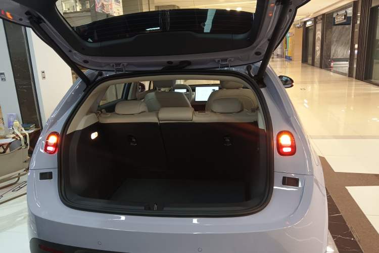 Used firefly 2025 Illuminated Edition Trunk