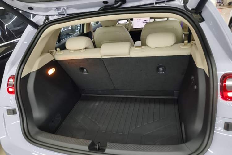 Used firefly 2025 Illuminated Edition Trunk