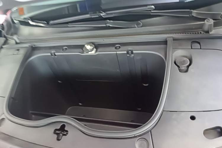 Used firefly 2025 Illuminated Edition Engine Bay