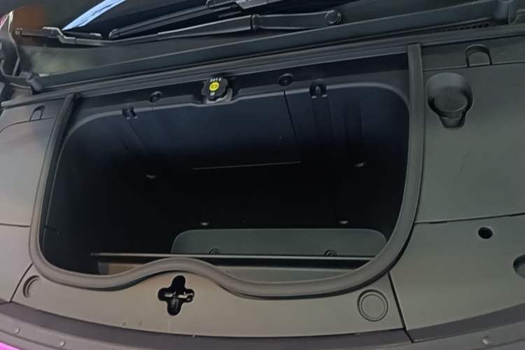 Used firefly 2025 Free Edition Engine Bay
