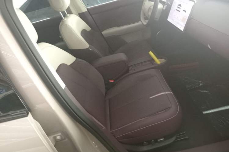 Used firefly 2025 Illuminated Edition Right Front Seat