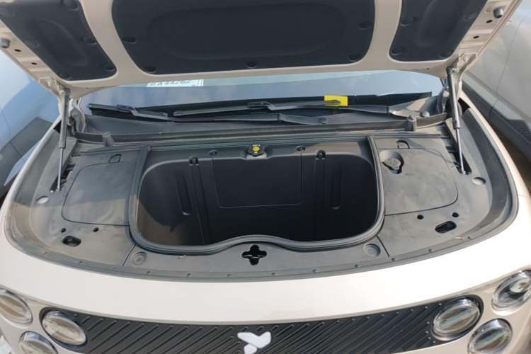 Used firefly 2025 Illuminated Edition Engine Bay