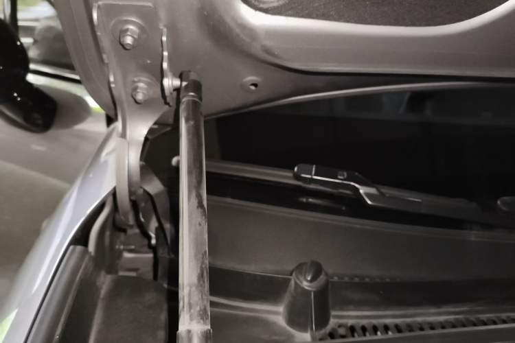 Used firefly 2025 Free Edition Engine Bay Right