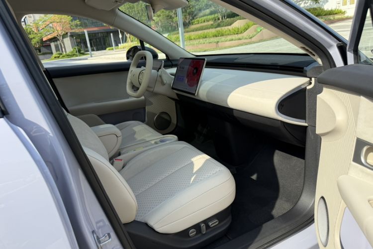 Used firefly 2025 Illuminated Edition Interior 2