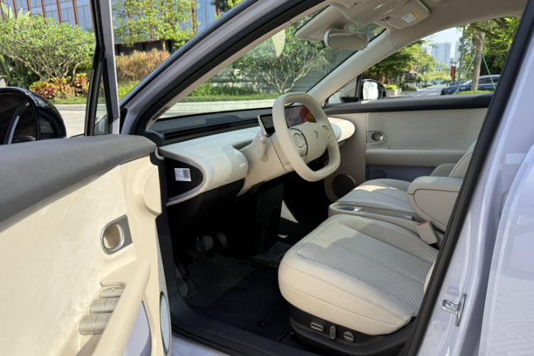 Used firefly 2025 Illuminated Edition Interior 5