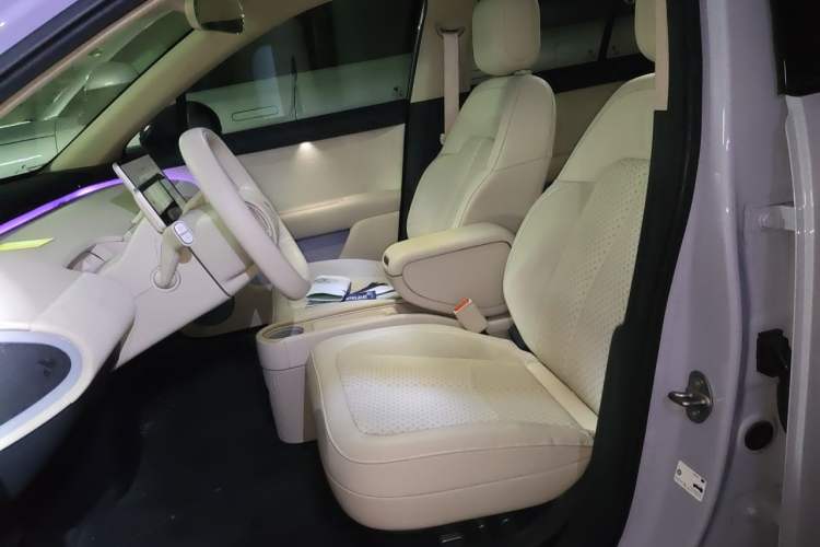 Used firefly 2025 Illuminated Edition Left Front Seat