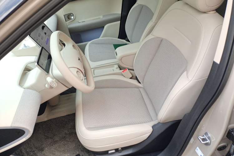 Used firefly 2025 Free Edition Left Front Seat
