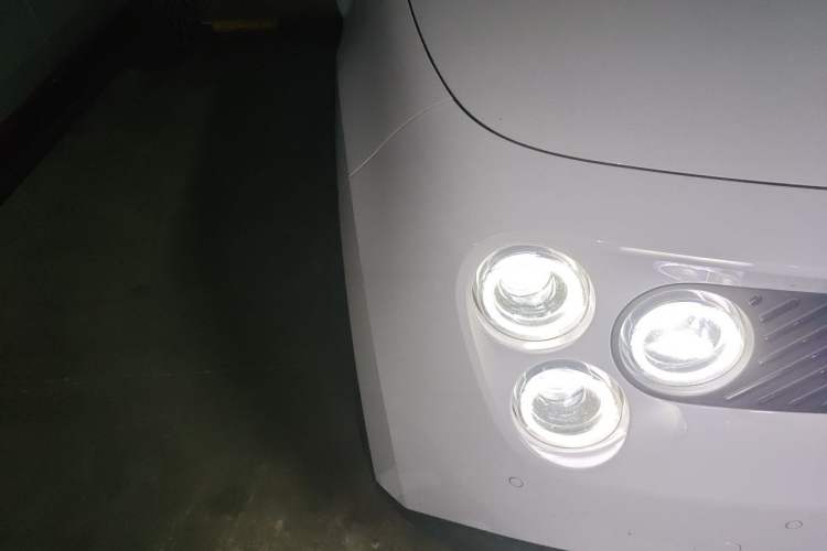 Used firefly 2025 Illuminated Edition Right Front Headlight