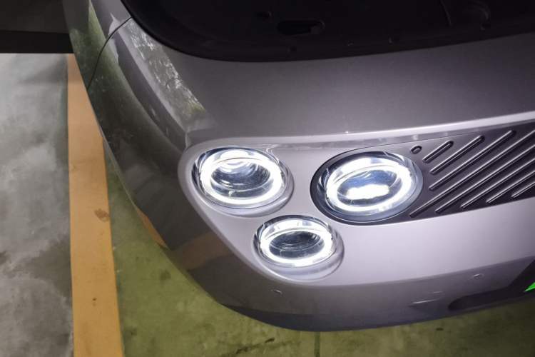 Used firefly 2025 Free Edition Right Front Headlight