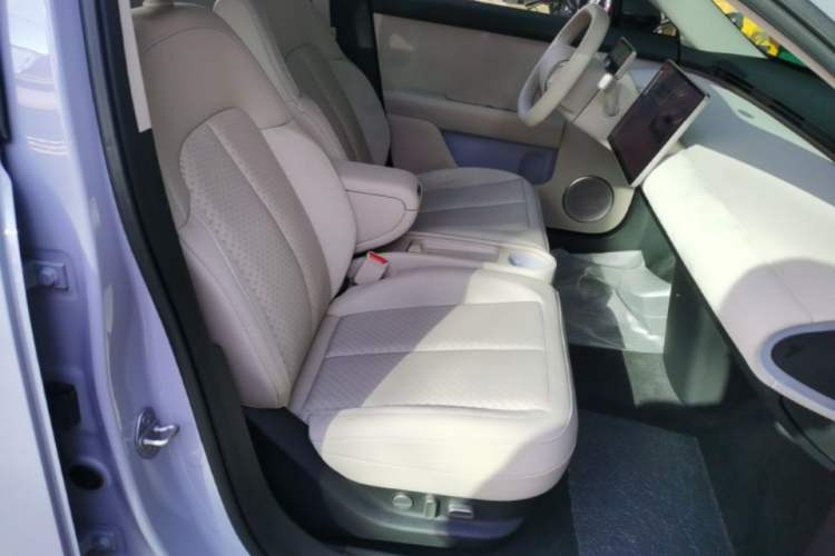 Used firefly 2025 Illuminated Edition Right Front Seat