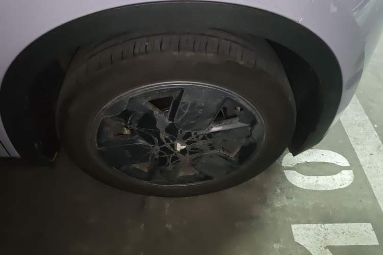 Used firefly 2025 Illuminated Edition Right Front Wheel Hub