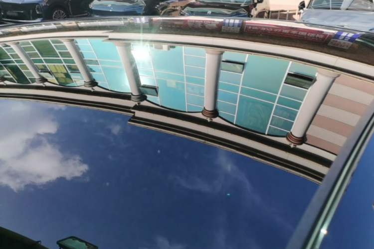 Used firefly 2025 Illuminated Edition Roof