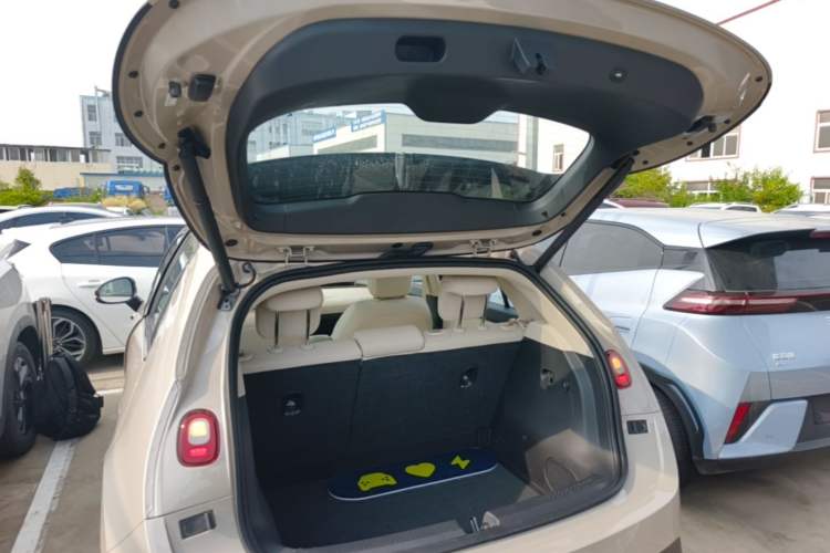 Used firefly 2025 Illuminated Edition Trunk
