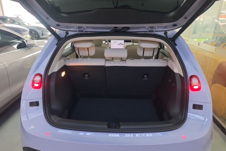 Used firefly 2025 Illuminated Edition Trunk