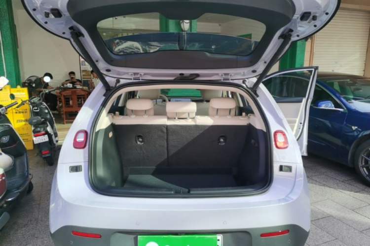 Used firefly 2025 Illuminated Edition Trunk