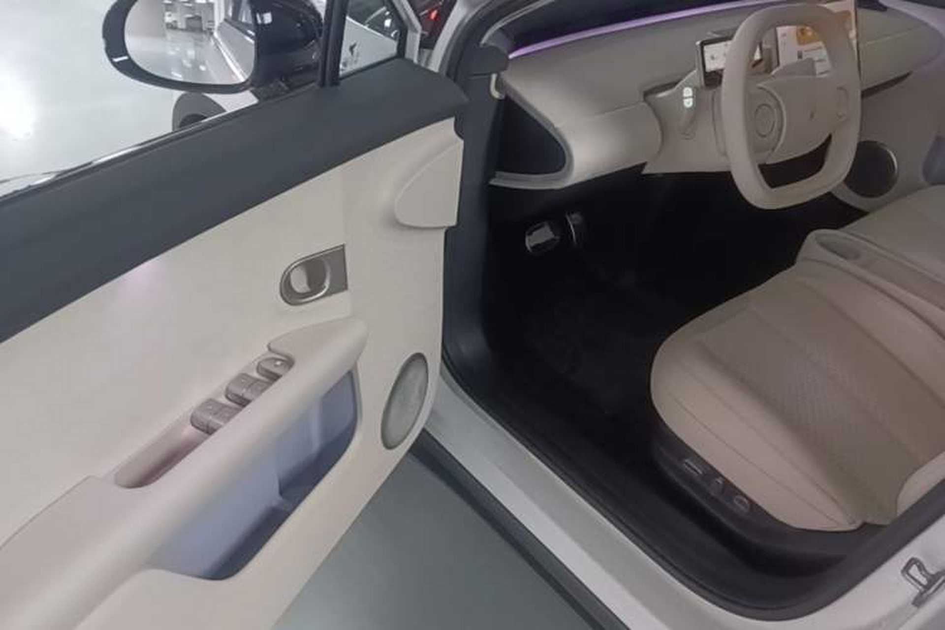 Used firefly 2025 Illuminated Edition Driver Seat