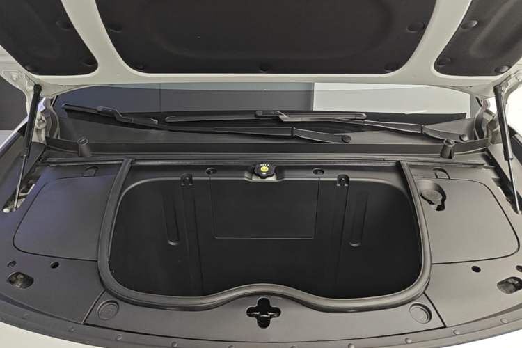 Used firefly 2025 Illuminated Edition Engine Bay