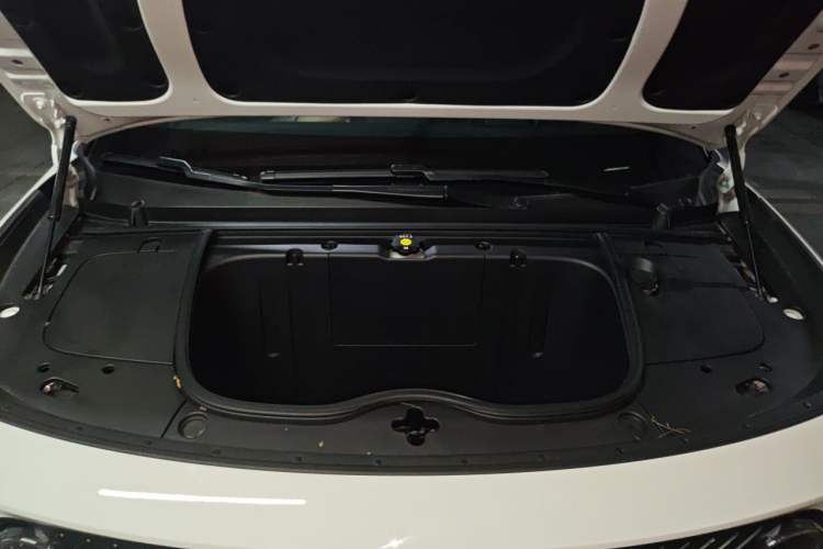 Used firefly 2025 Illuminated Edition Engine Bay