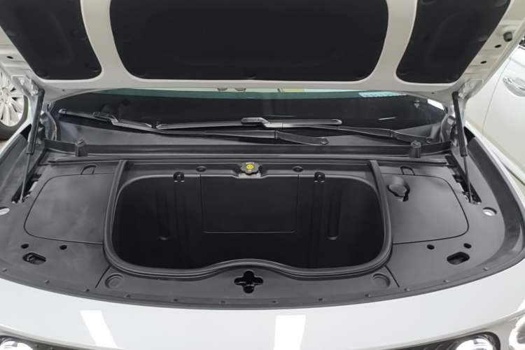 Used firefly 2025 Illuminated Edition Engine Bay