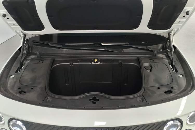 Used firefly 2025 Free Edition Engine Bay