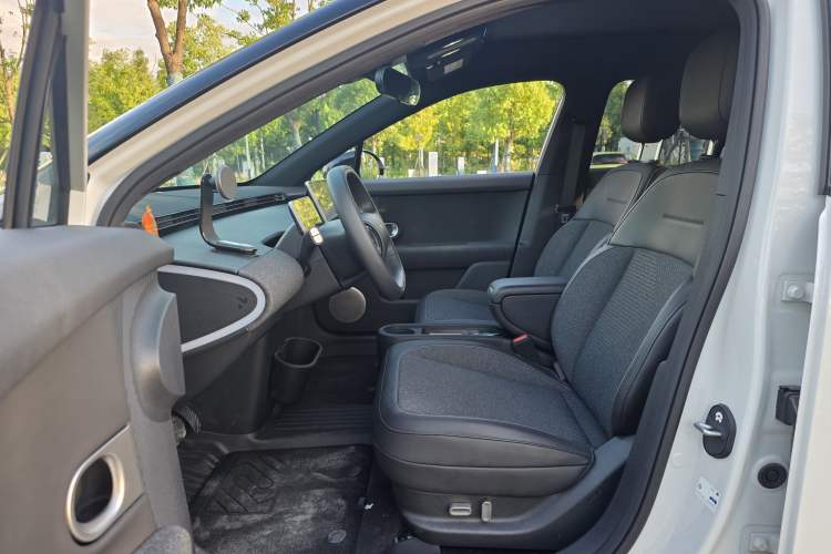 Used firefly 2025 Free Edition Interior 1