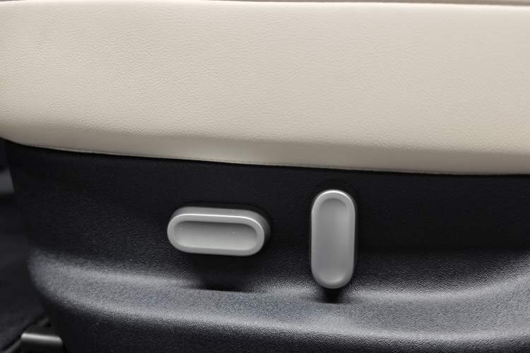 Used firefly 2025 Free Edition Interior 11